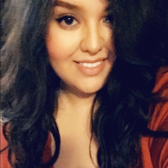 Meet your Posher, Ivonne - Picture 1 of 1